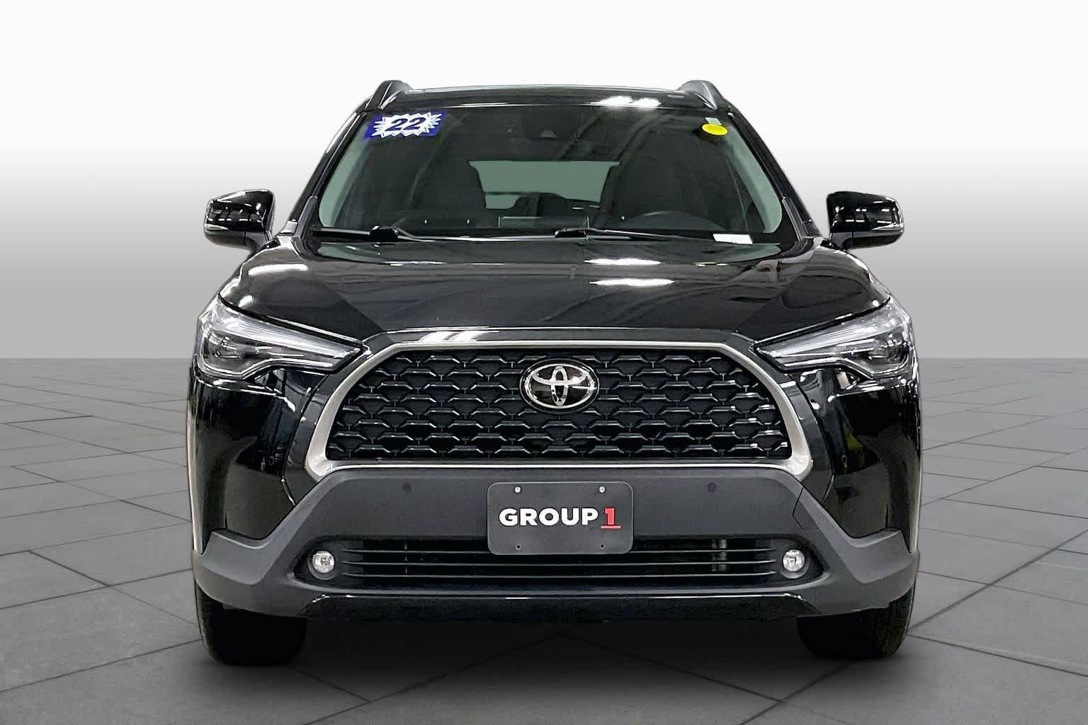 Used 2022 Toyota Corolla Cross XLE w/ Convenience Package AWD/4WD image 4
