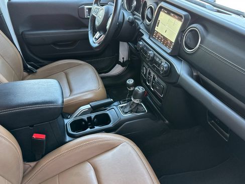 Used 2022 Jeep Wrangler Unlimited Sahara AWD/4WD image 20