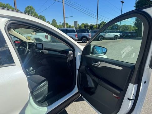 Used 2020 Ford Escape SEL FWD image 17