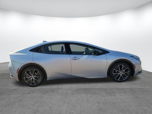 Used 2023 Toyota Prius XLE image 4