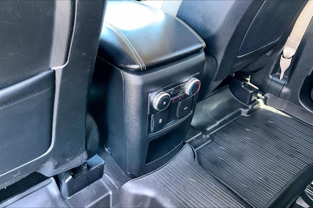 Used 2020 Ford Explorer XLT w/ Equipment Group 202A AWD/4WD image 10
