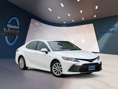 Used 2022 Toyota Camry LE FWD image 1