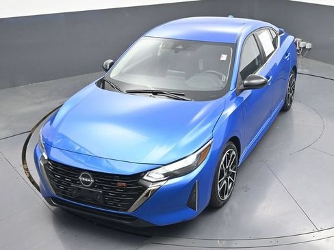 Used 2025 Nissan Sentra SR FWD image 39