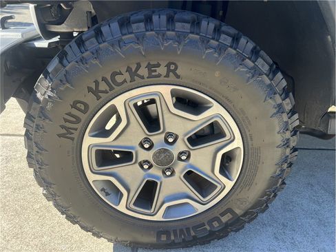 Used 2013 Jeep Wrangler Unlimited Rubicon AWD/4WD image 25