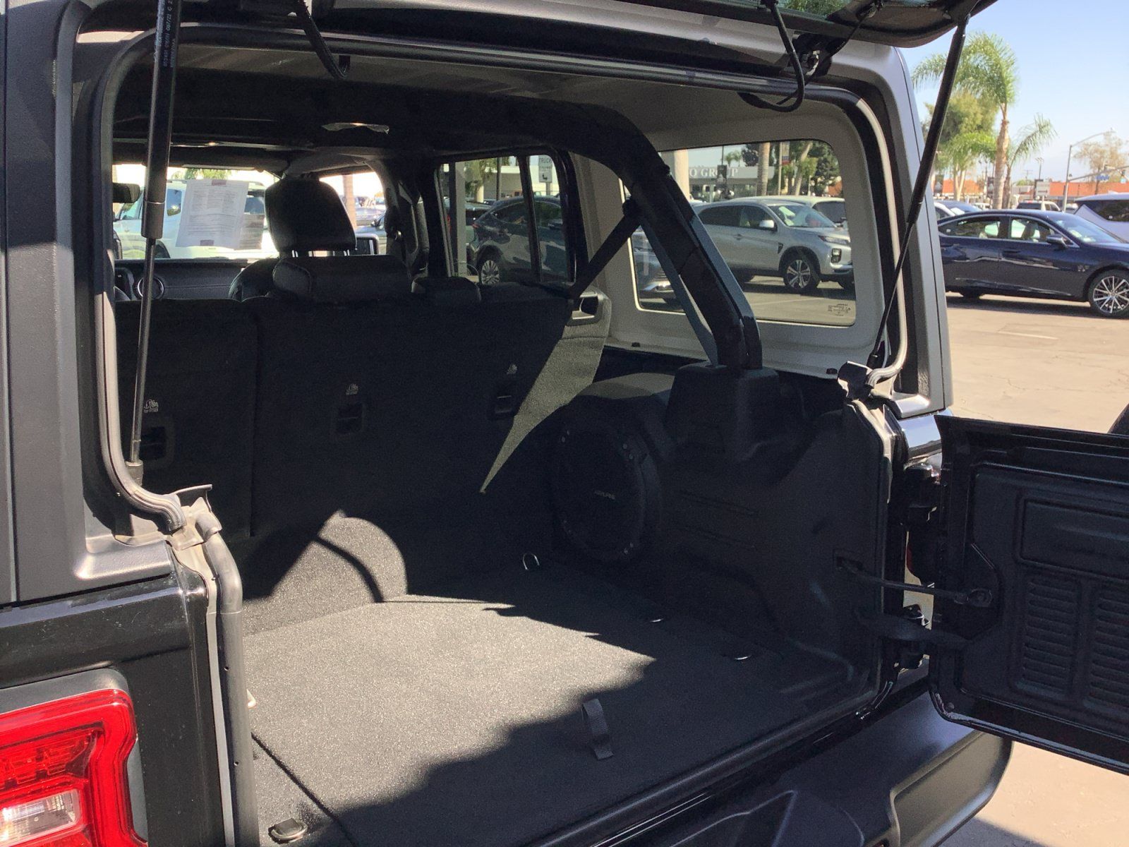 Used 2022 Jeep Wrangler Unlimited Sahara AWD/4WD image 21