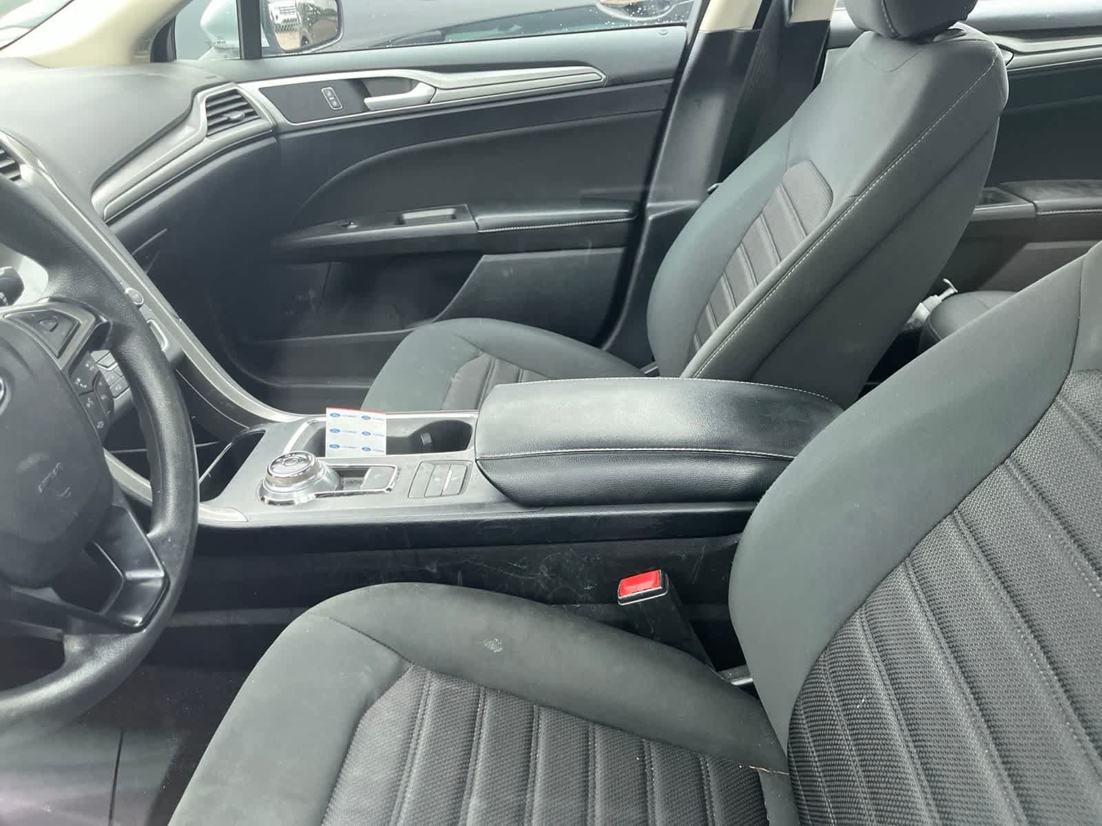 Used 2020 Ford Fusion SE FWD image 23
