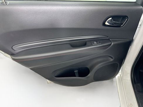 Used 2025 Dodge Durango GT RWD image 25