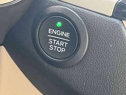 Used 2020 Ford Escape SE FWD image 33