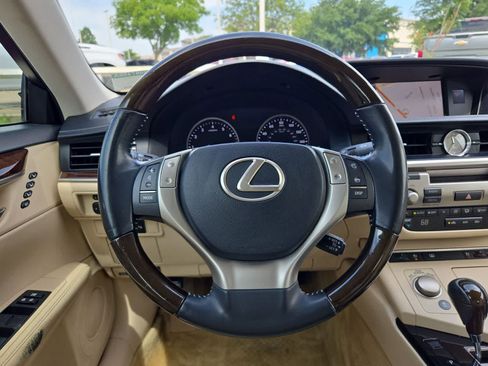 Used 2014 Lexus ES 350 w/ Luxury Package FWD image 23
