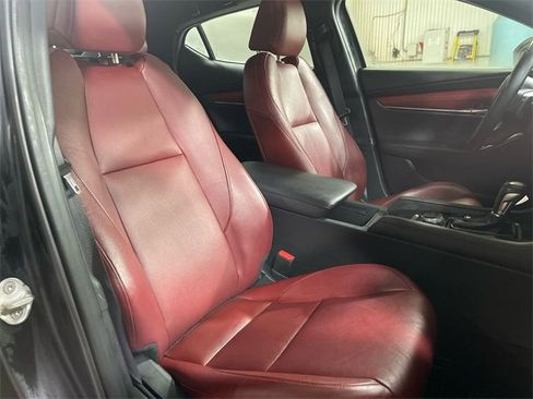 Used 2021 MAZDA MAZDA3 Hatchback w/Premium Plus Pkg image 25
