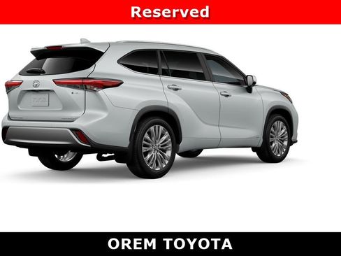 New 2026 Toyota Highlander Platinum image 10