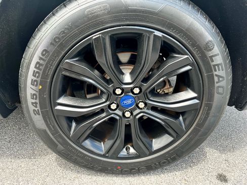 Used 2020 Ford Edge Titanium image 9