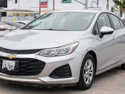 Used 2019 Chevrolet Cruze Sedan image 3