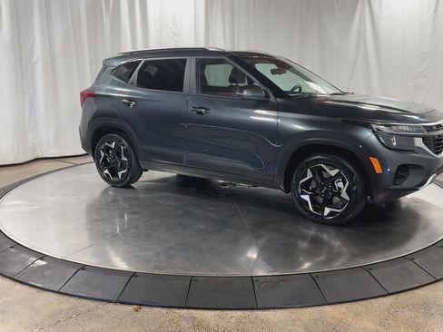 Certified 2025 Kia Seltos S image 3