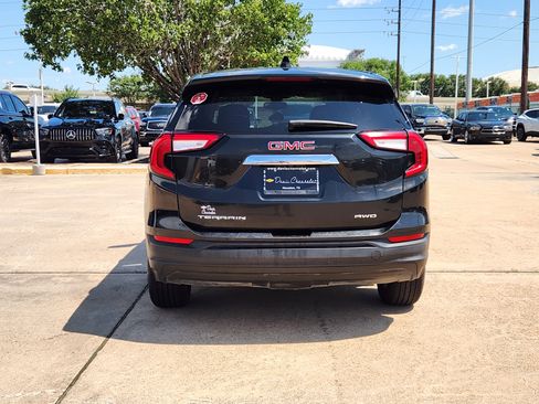 Certified 2024 GMC Terrain SLE AWD/4WD image 7