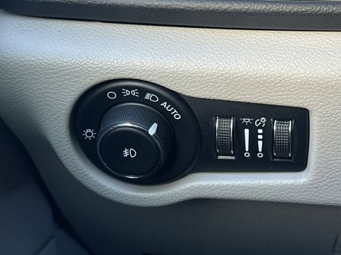 Used 2022 Chrysler Pacifica Touring-L image 27