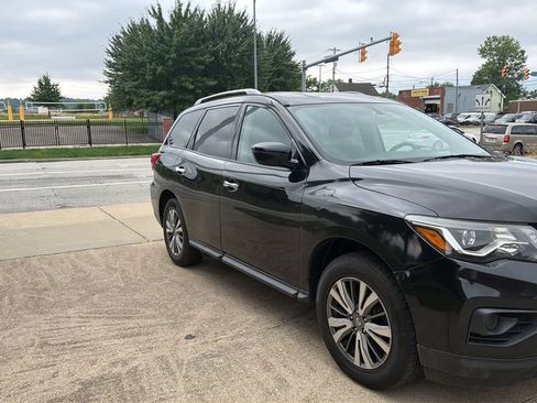 Used 2020 Nissan Pathfinder S AWD/4WD image 3