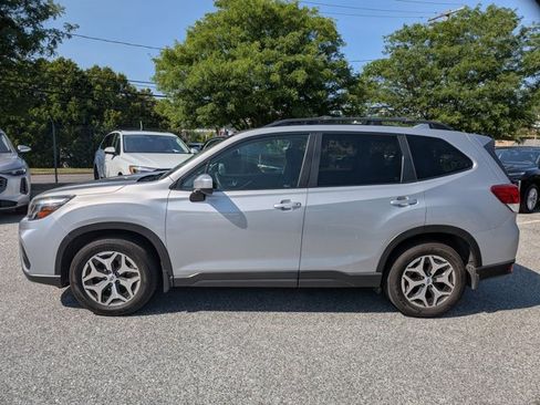 Used 2019 Subaru Forester Premium AWD/4WD image 6