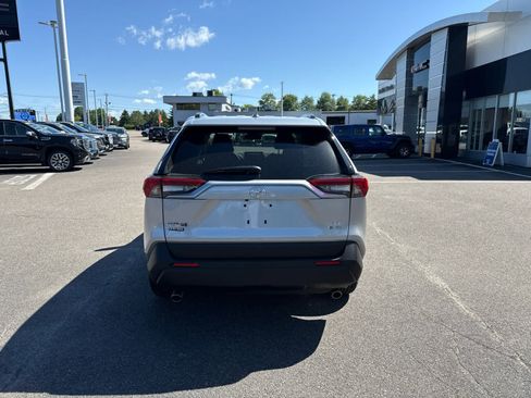 Used 2025 Toyota RAV4 LE AWD/4WD image 4