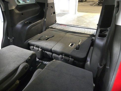 Used 2023 GMC Acadia SLE w/ Driver Convenience Package image 12