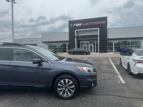 Used 2017 Subaru Outback 3.6R Limited AWD/4WD image 11