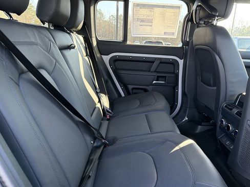 New 2026 Land Rover Defender 110 X-Dynamic SE image 15