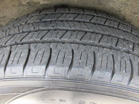 Used 2013 Toyota RAV4 XLE AWD/4WD image 8