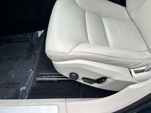 Used 2023 Volvo XC60 B5 Core image 21