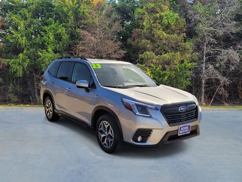Used 2023 Subaru Forester Premium image 16