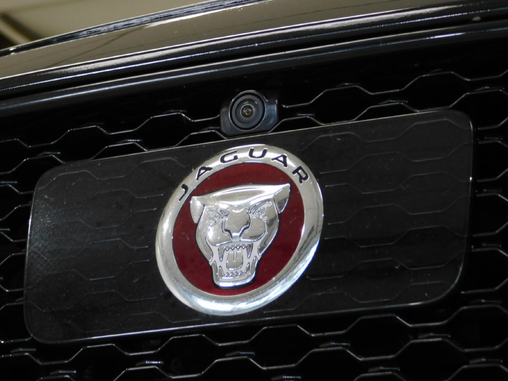 Used 2018 Jaguar XJ RWD image 16