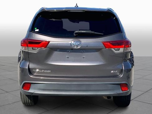 Used 2019 Toyota Highlander XLE image 5