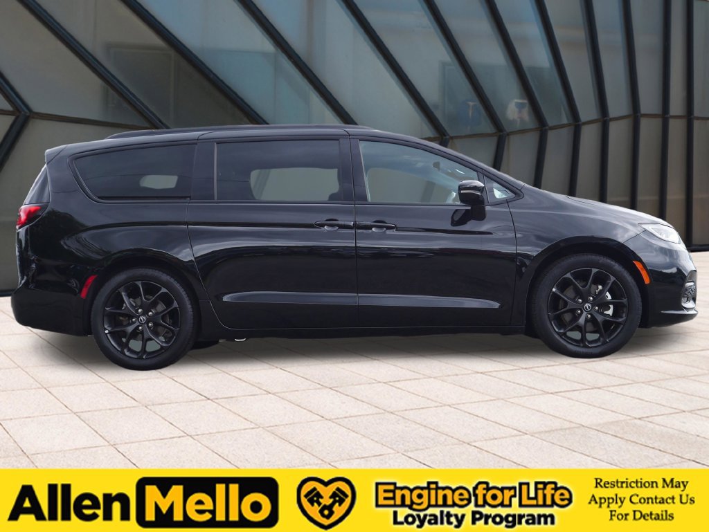 Used 2025 Chrysler Pacifica Limited FWD image 7