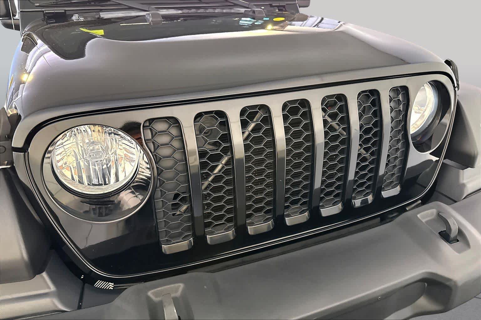 Used 2020 Jeep Gladiator Sport w/ Quick Order Package 24S AWD/4WD image 31