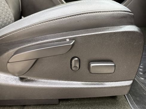 Used 2016 Chevrolet Colorado Z71 image 30