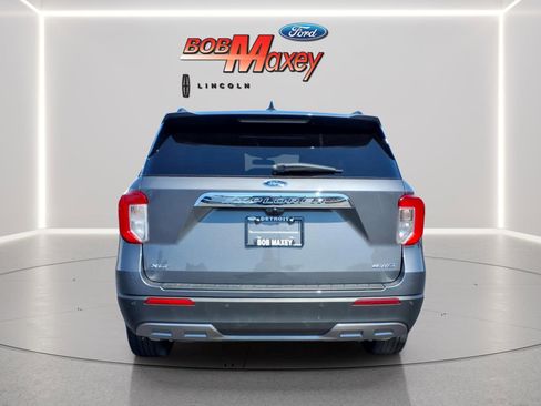 Used 2022 Ford Explorer XLT w/ Equipment Group 202A image 9