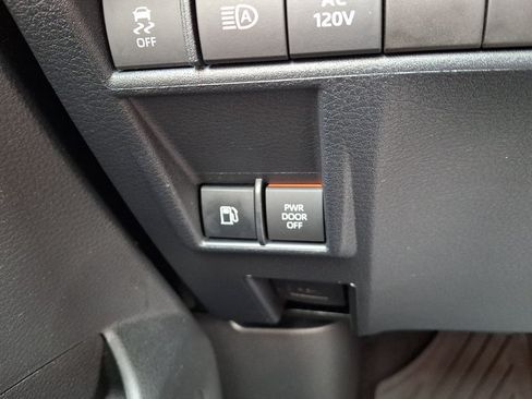 Used 2023 Toyota Sienna Limited AWD/4WD image 30
