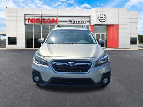 Used 2018 Subaru Outback 2.5i Limited AWD/4WD image 8