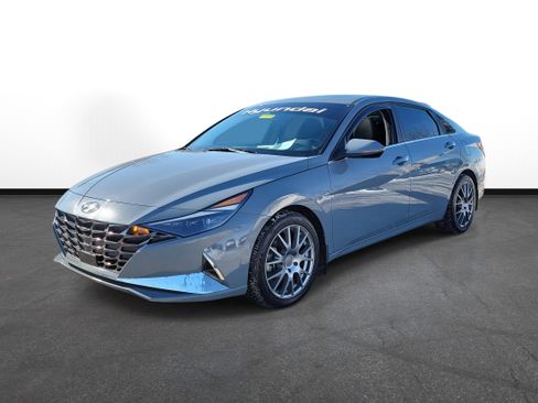 Used 2021 Hyundai Elantra Limited image 2