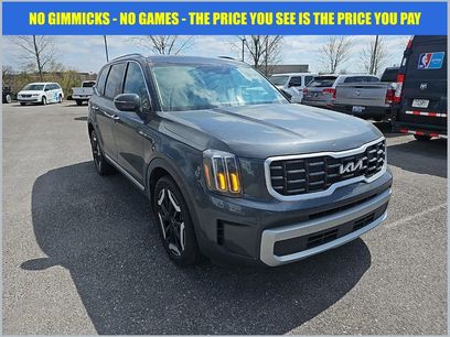 Used 2024 Kia Telluride S w/ S Sunroof Package
