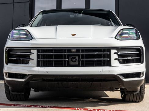 Certified 2025 Porsche Cayenne S AWD/4WD image 8