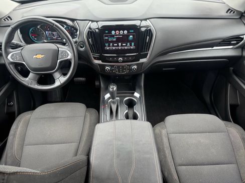 Used 2018 Chevrolet Traverse LT image 2