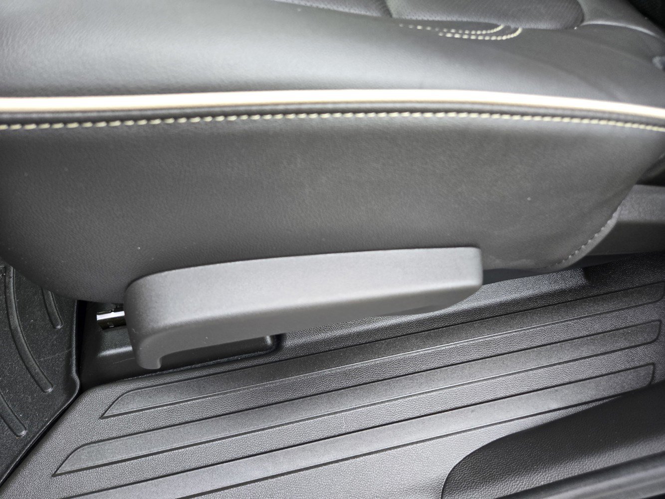 Used 2023 Chevrolet Traverse Premier AWD/4WD image 32