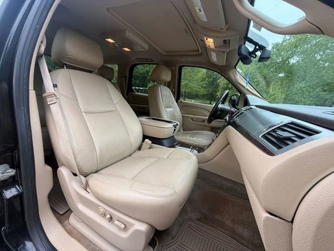 Used 2013 Cadillac Escalade Luxury RWD image 18