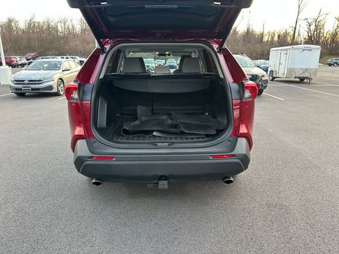 Used 2021 Toyota RAV4 XLE Premium image 11