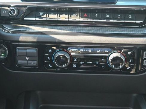 Used 2024 Chevrolet Silverado 2500 ZR2 w/ Technology Package image 18