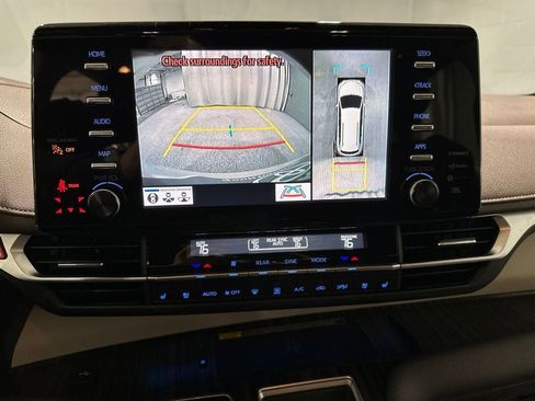 Certified 2024 Toyota Sienna Platinum AWD/4WD image 10