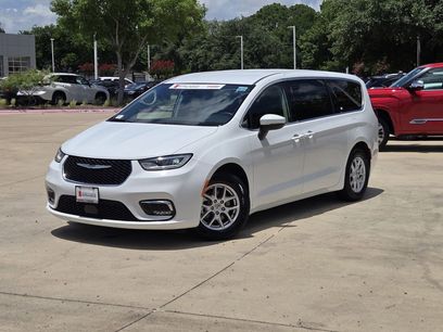 Used 2023 Chrysler Pacifica Touring-L