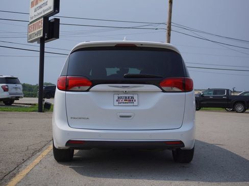 Used 2020 Chrysler Pacifica Touring-L Plus w/ Tire & Wheel Group FWD image 6