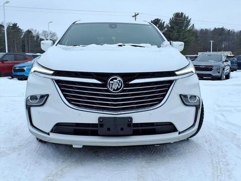 Used 2023 Buick Enclave Essence image 2