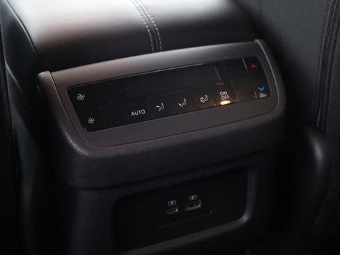 Certified 2025 Nissan Pathfinder SV FWD image 23